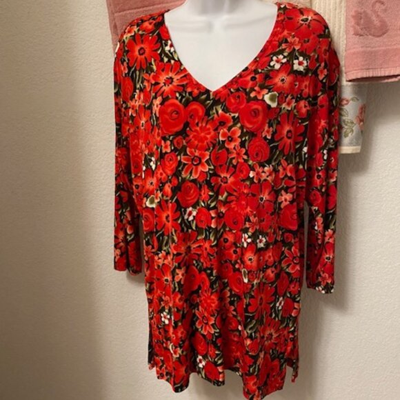GORGEOUS Bright RED FLORAL Black Green STRETCH Silky TUNIC TOP (22" across) - Picture 2 of 8